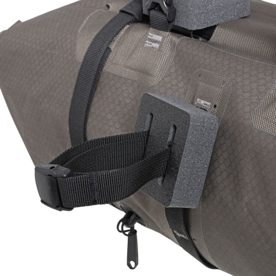 ORTLIEB TORBA BIKE PACKING NA KIEROWNICĘ HANDLEBAR-PACK DARK SAND 15L